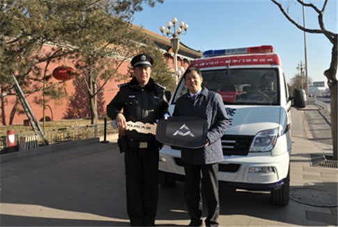 长安街交付多功能警用车MAXUS大通V80服务首都市民